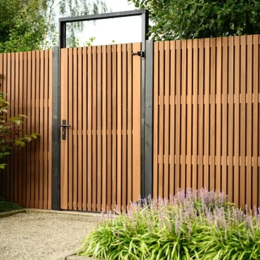 Thermovision Ayous geschaafd latten deur op verstelbaar frame. verticaal. 178x99 cm