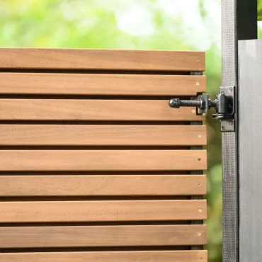 Thermovision Ayous geschaafd latten deur op verstelbaar frame. horizontaal. 178x99 cm