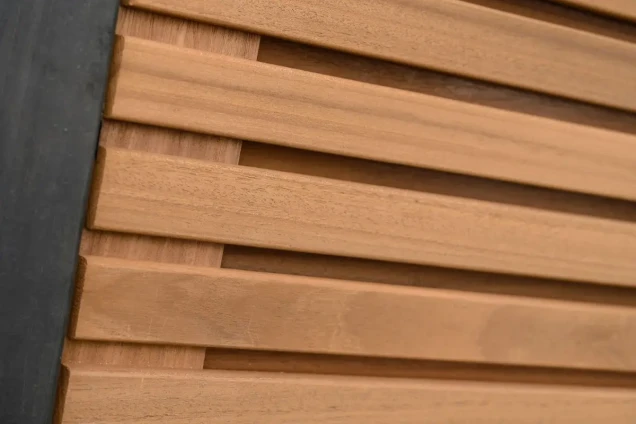 Thermovision Ayous geschaafd latten scherm. recht horizontaal/verticaal. 180x180 cm