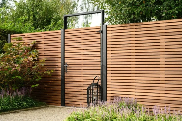 Thermovision Ayous geschaafd latten deur op verstelbaar frame. horizontaal. 178x99 cm