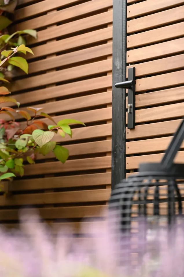 Thermovision Ayous geschaafd latten deur op verstelbaar frame. horizontaal. 178x99 cm